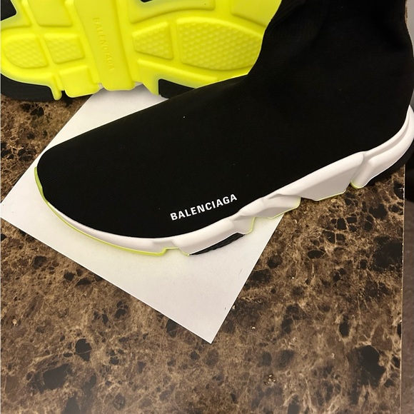 10 1/2 men shoe black and yellow brand new still in box balanciaga - Picture 3 of 4
